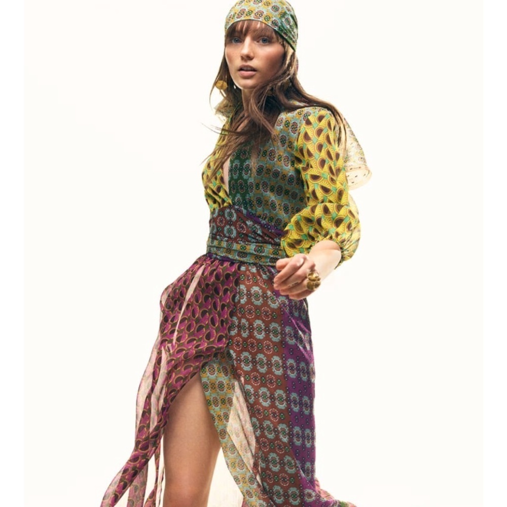 - Zara printed wrap Like Dress - Picture 2 of 12